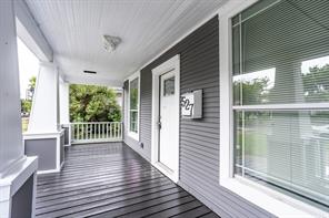 527 S Clinton Avenue - Photo 2