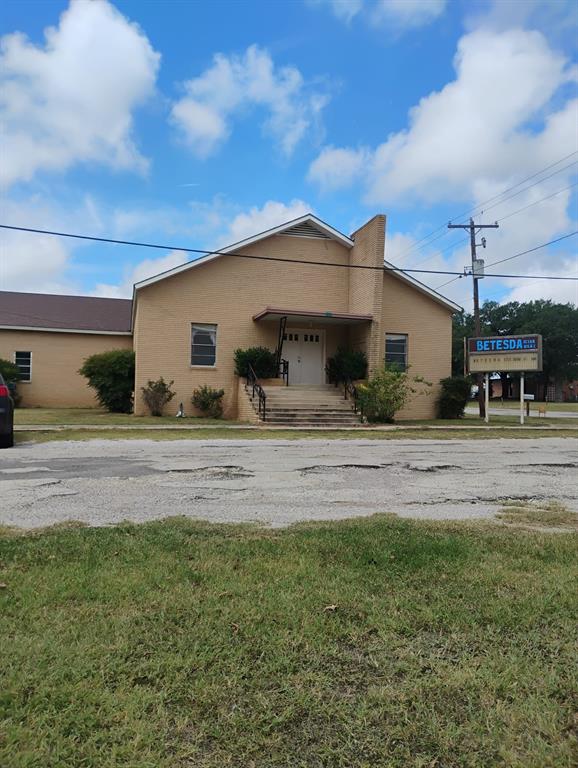 532 N Travis Street - Photo 1