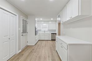 1407 Robin Drive - Photo 10