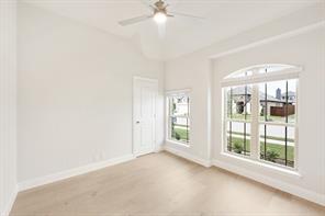 2405 Drummond Street - Photo 6