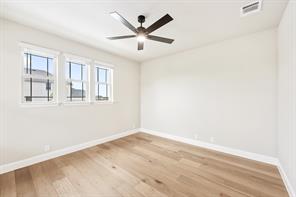 2724 Railway Street - Photo 5