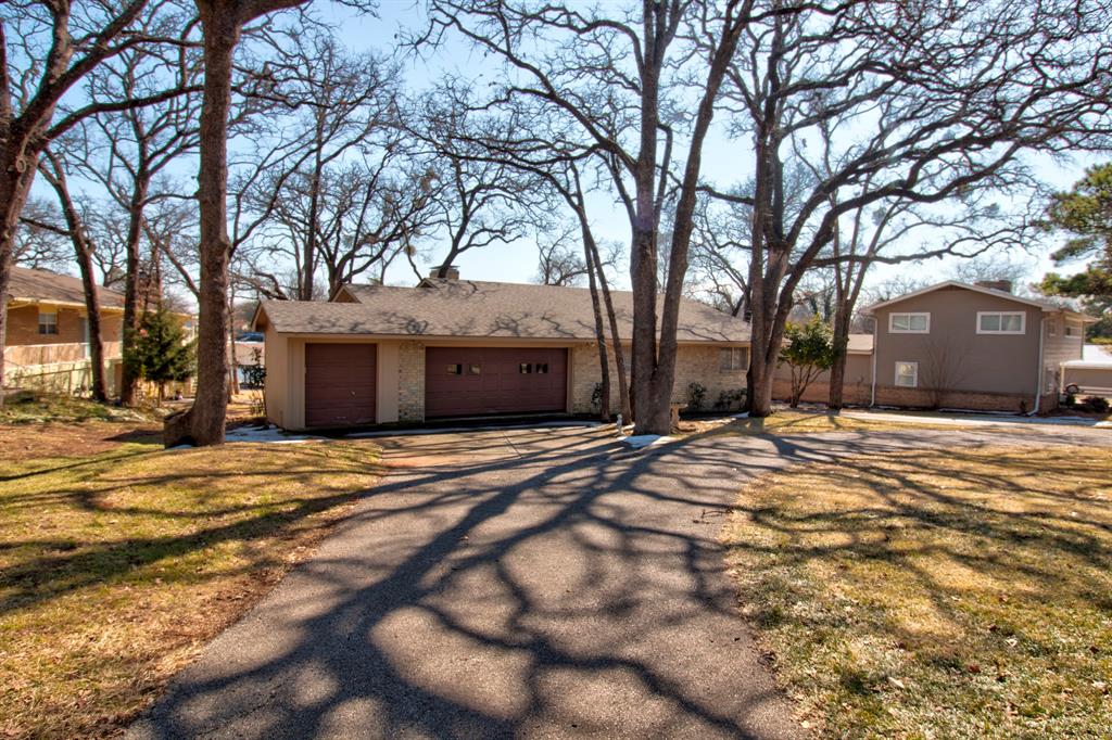 207 Kiowa Drive W - Photo 1