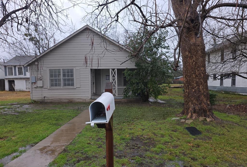 402 W 4th Street - Photo 2