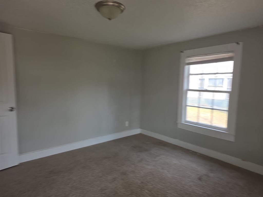 402 W 4th Street - Photo 4