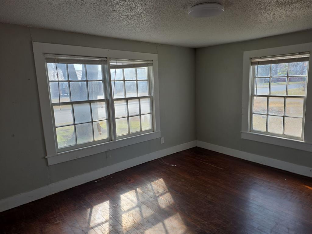 402 W 4th Street - Photo 5