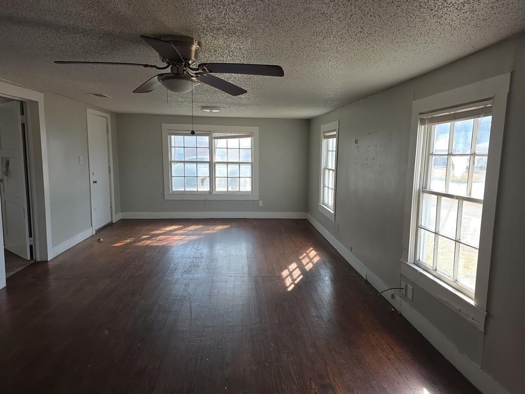 402 W 4th Street - Photo 9