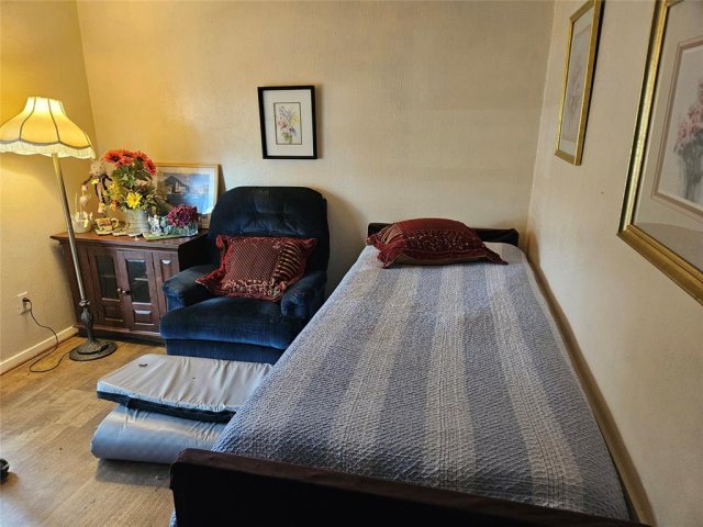 Photo 33