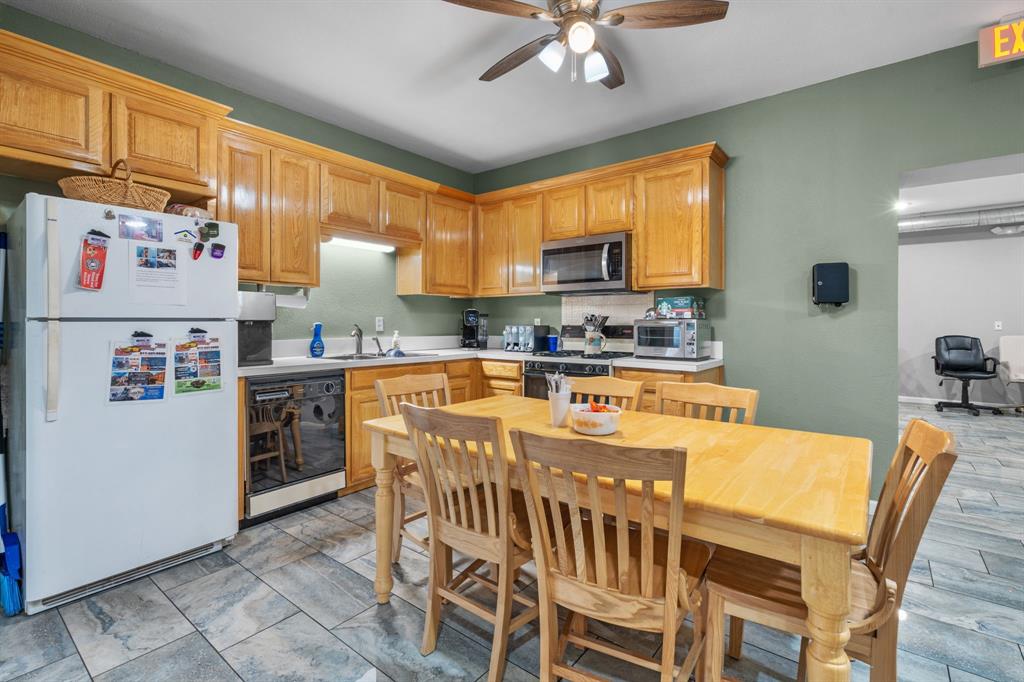 132 W Mcleroy Boulevard - Photo 12
