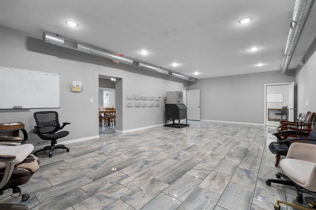 132 W Mcleroy Boulevard - Photo 18