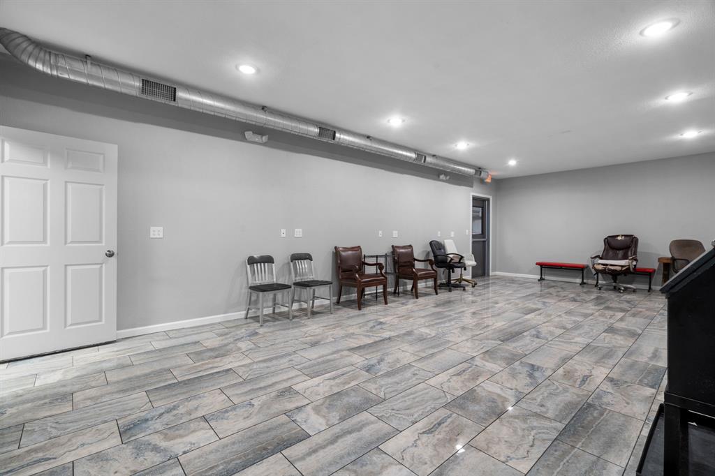 132 W Mcleroy Boulevard - Photo 20