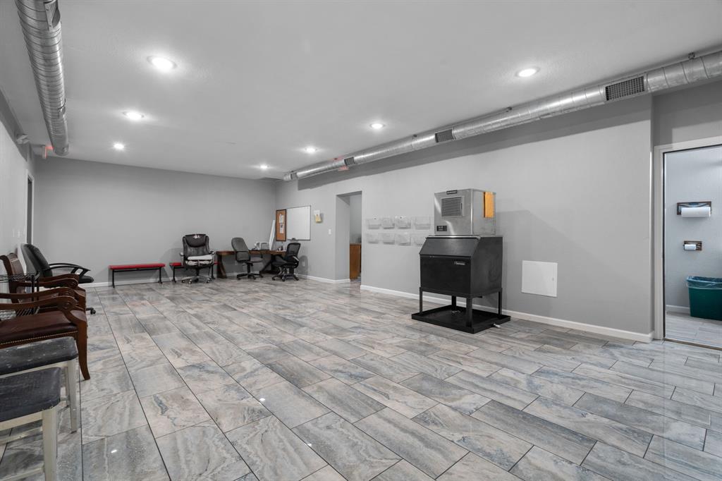 132 W Mcleroy Boulevard - Photo 21