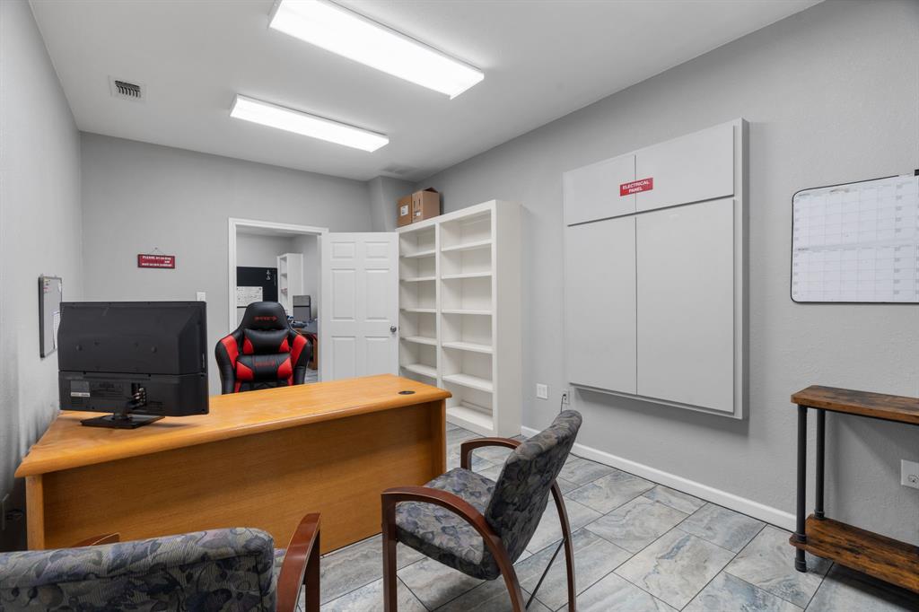 132 W Mcleroy Boulevard - Photo 23