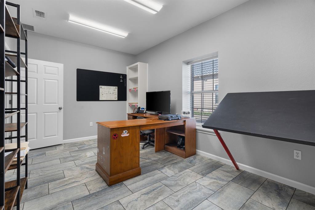 132 W Mcleroy Boulevard - Photo 25