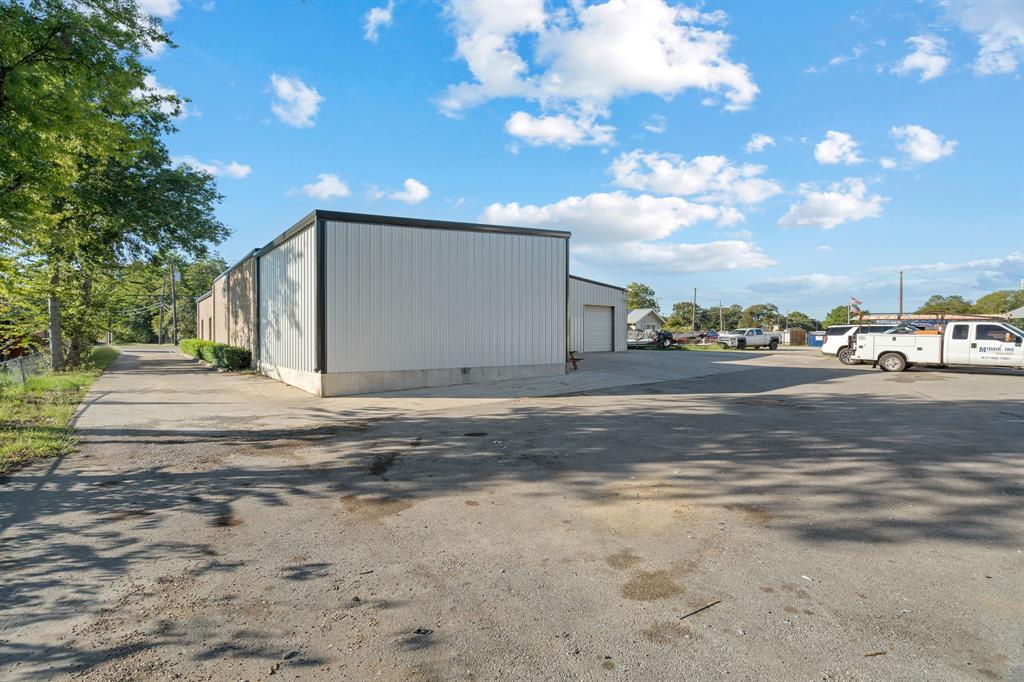 132 W Mcleroy Boulevard - Photo 29