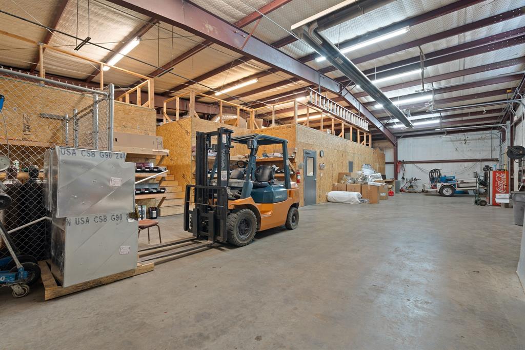 132 W Mcleroy Boulevard - Photo 33