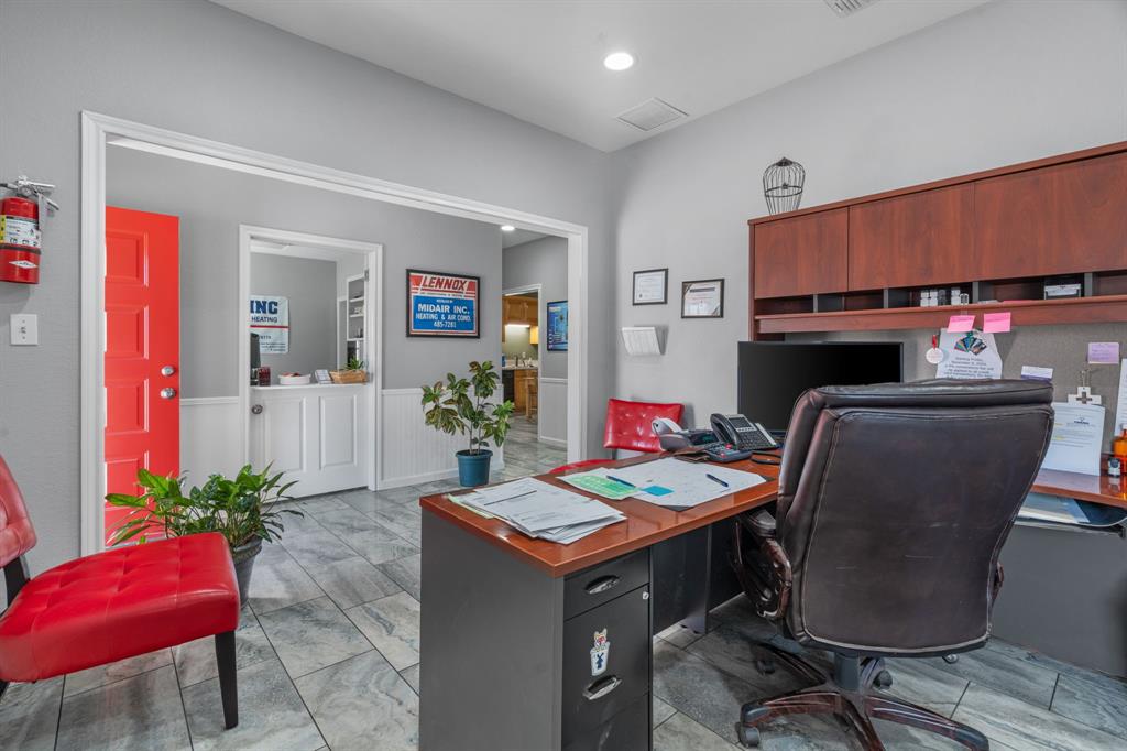 132 W Mcleroy Boulevard - Photo 4