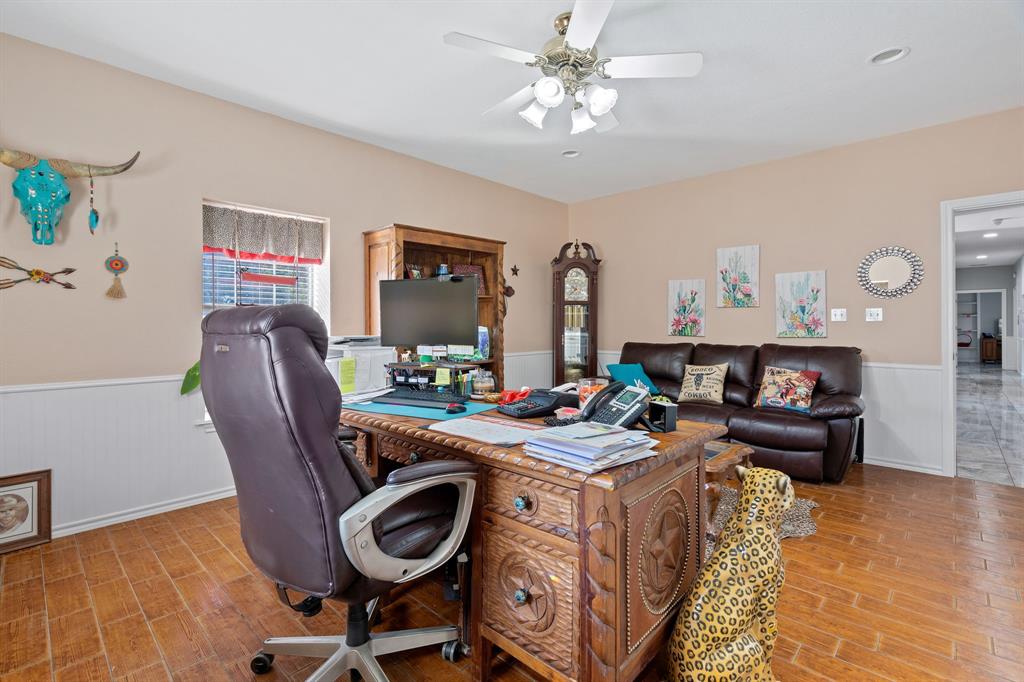 132 W Mcleroy Boulevard - Photo 6