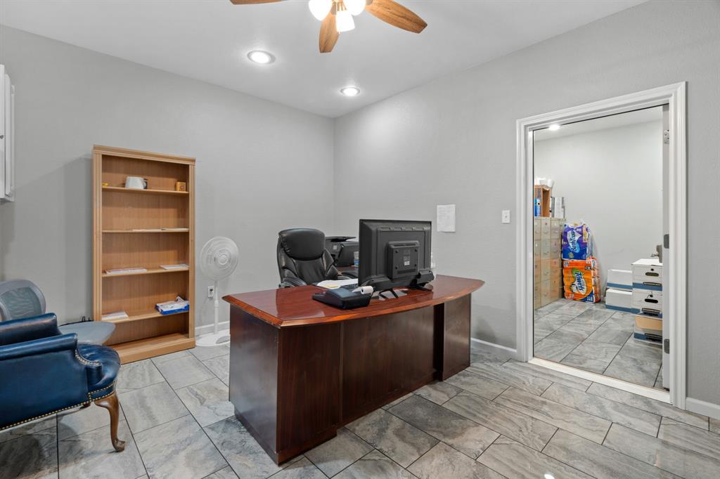 132 W Mcleroy Boulevard - Photo 7