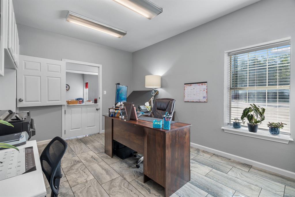 132 W Mcleroy Boulevard - Photo 9