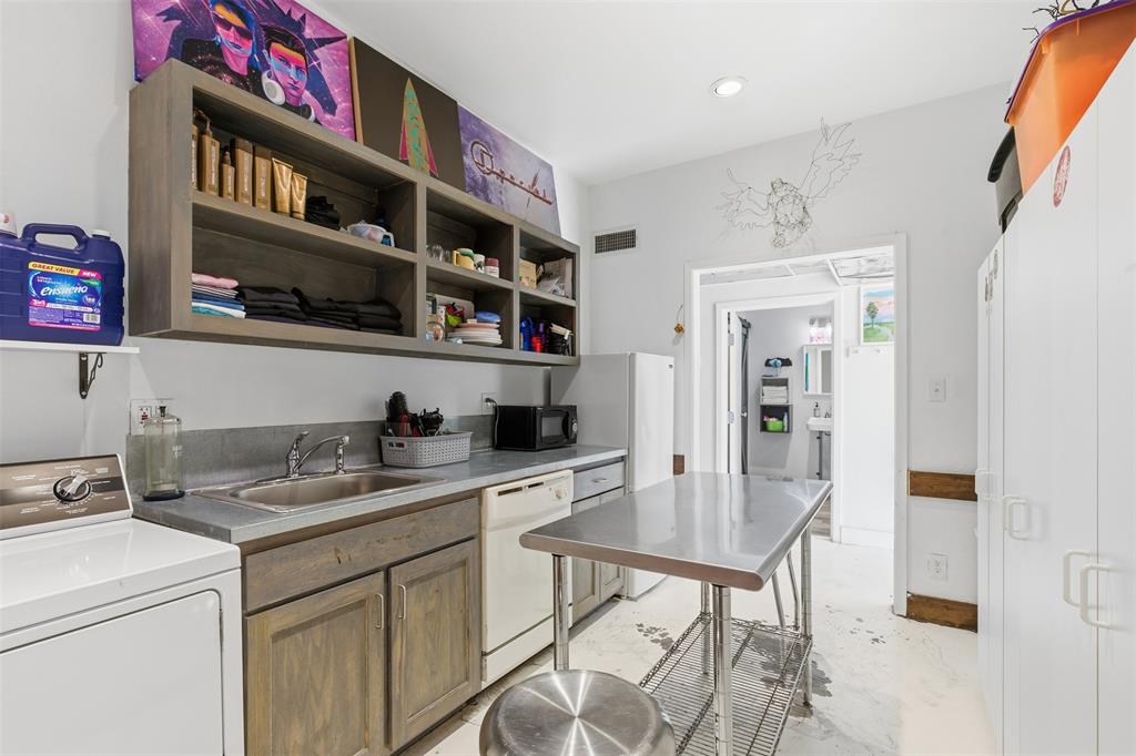 738 W Davis Street - Photo 11