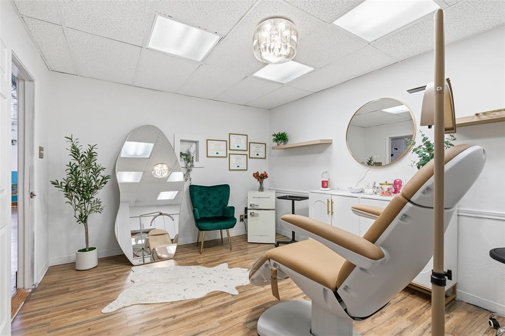 738 W Davis Street - Photo 13