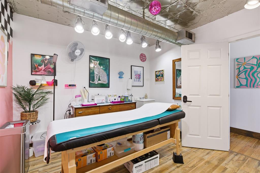 738 W Davis Street - Photo 19
