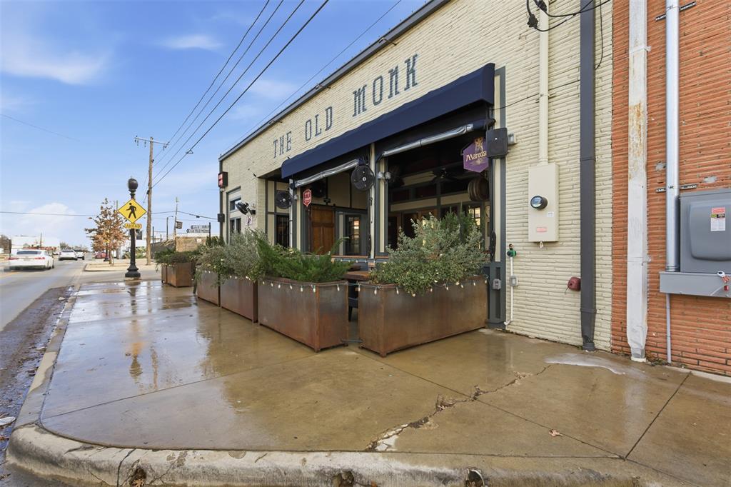 738 W Davis Street - Photo 26