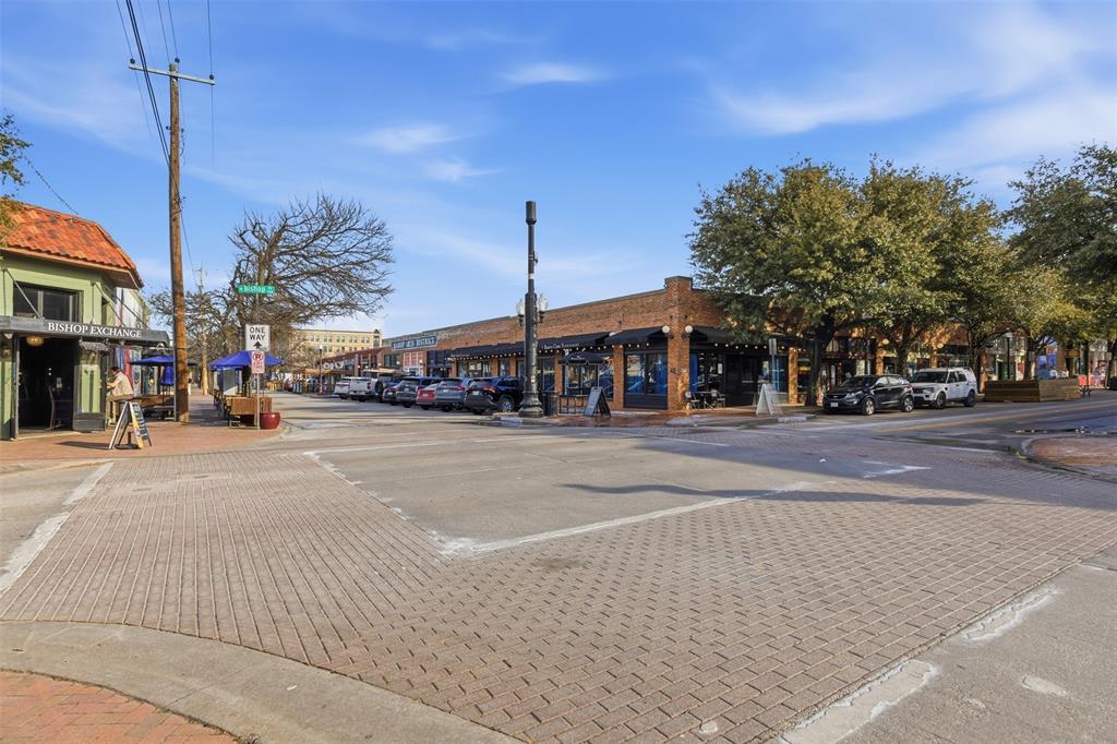 738 W Davis Street - Photo 30