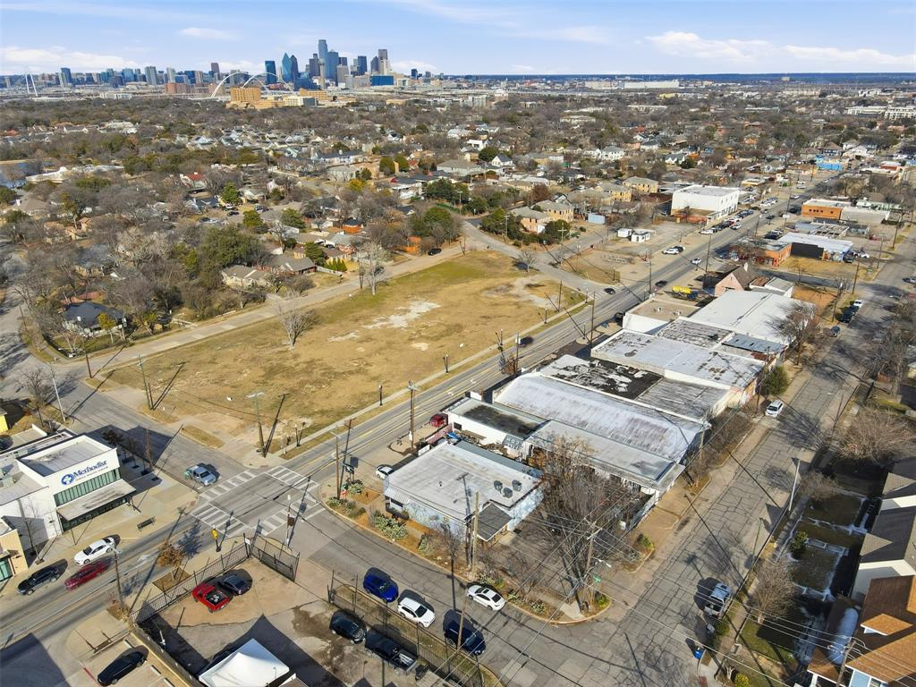 738 W Davis Street - Photo 32