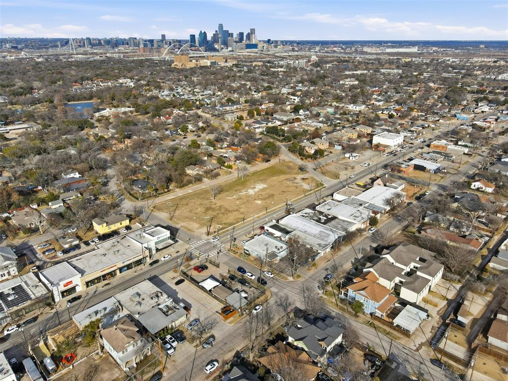 738 W Davis Street - Photo 33