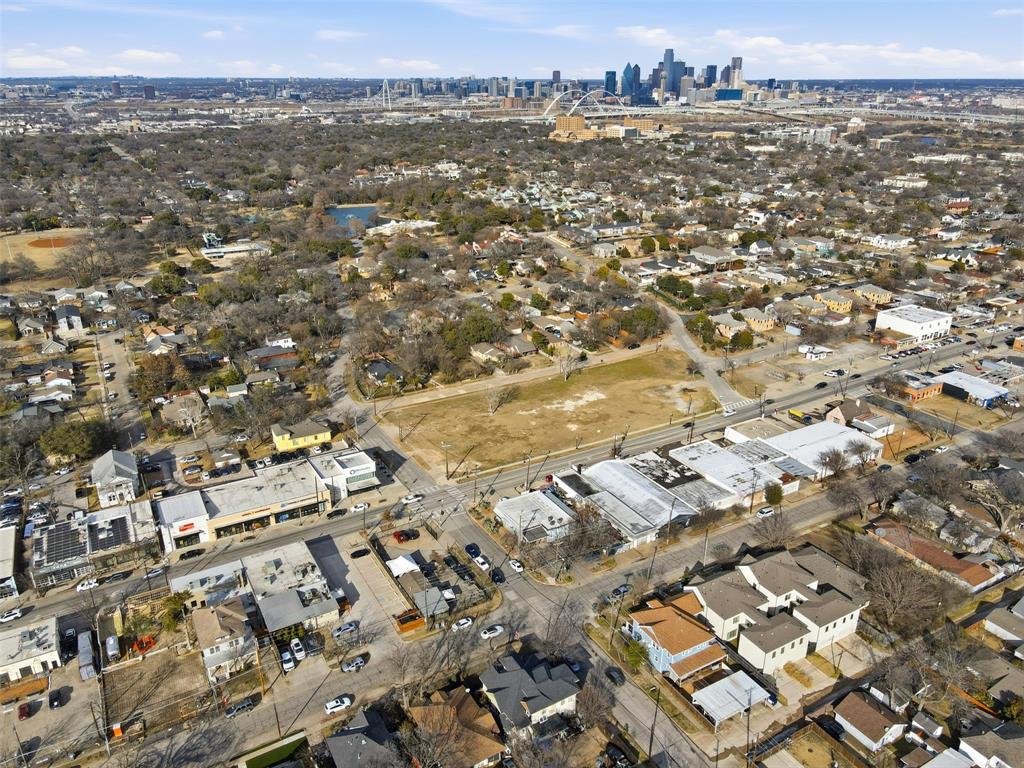 738 W Davis Street - Photo 34