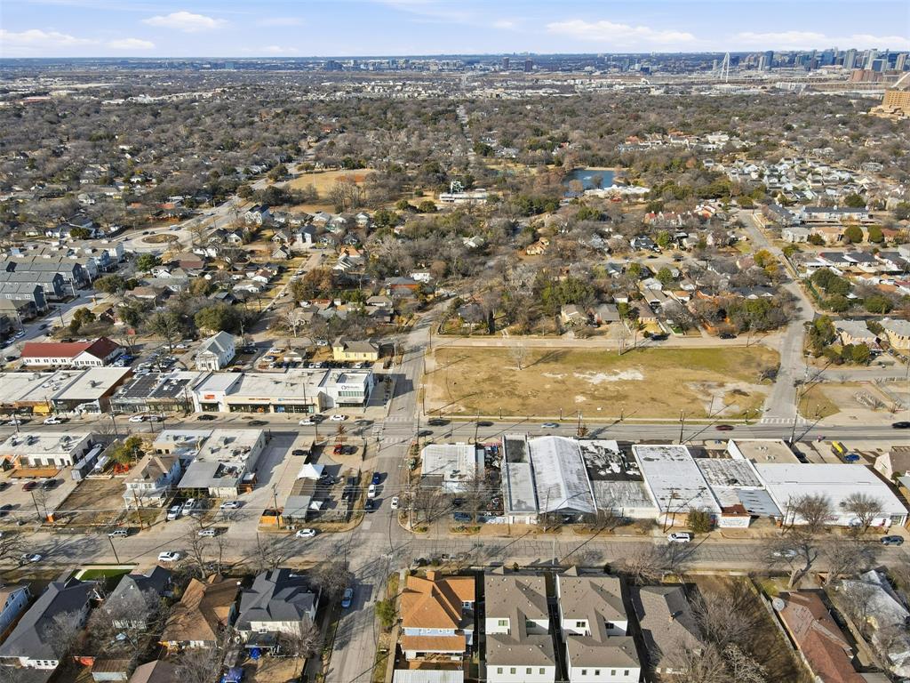 738 W Davis Street - Photo 35