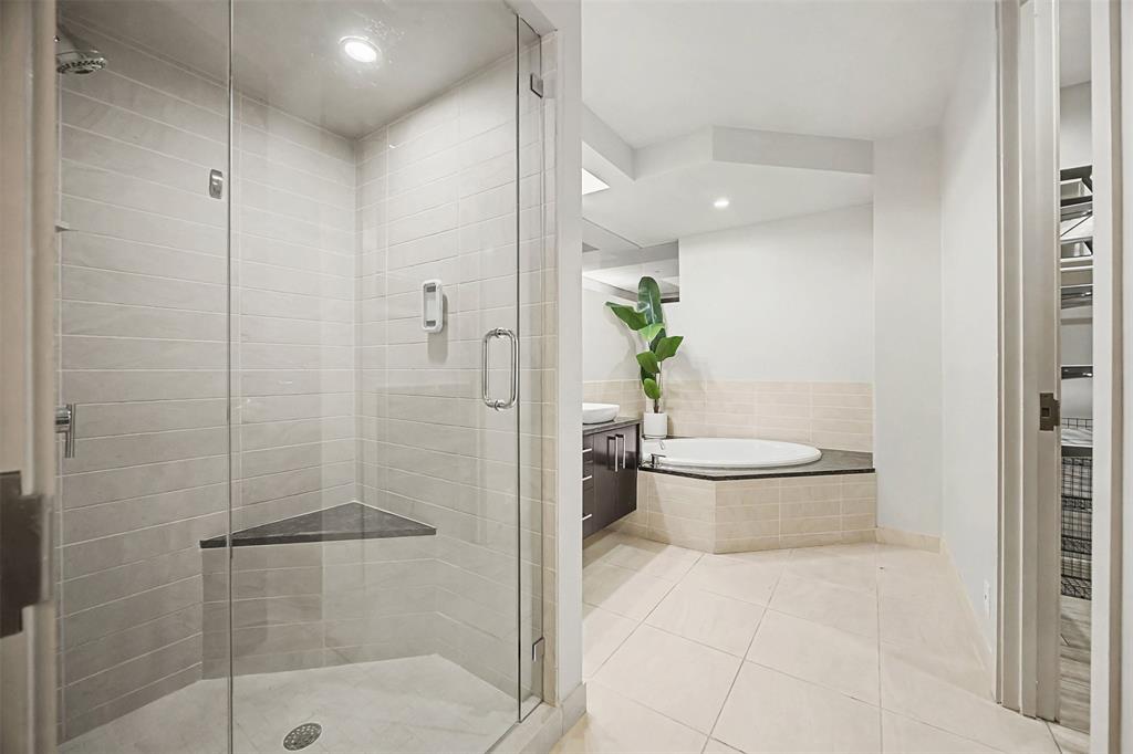 2600 W 7th Street - Photo 1