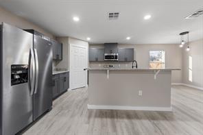 1905 Sanger Avenue - Photo 4