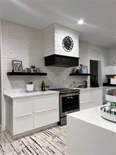 403 N Nash Street - Photo 4