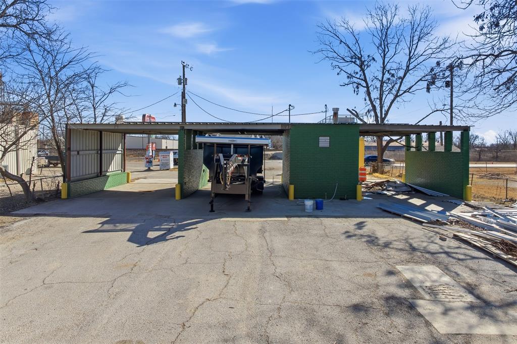 703 Avenue D - Photo 1