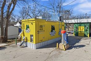 703 Avenue D - Photo 3