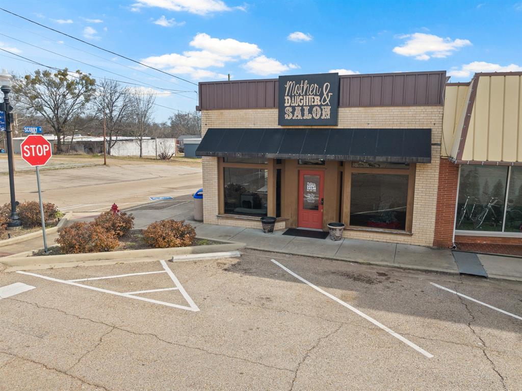 112 N Lamar Street - Photo 2