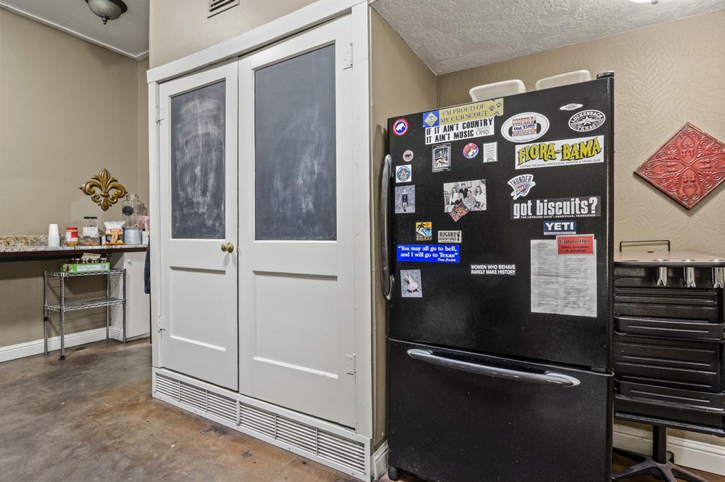 112 N Lamar Street - Photo 25