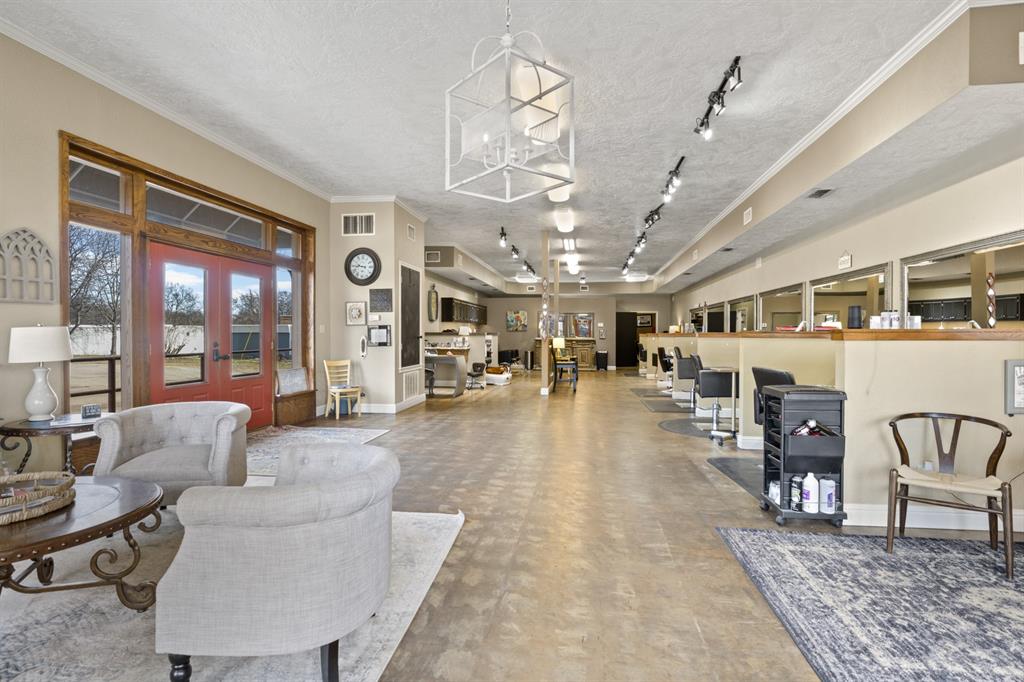112 N Lamar Street - Photo 3