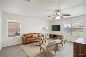 2121 Franks Street - Photo 2