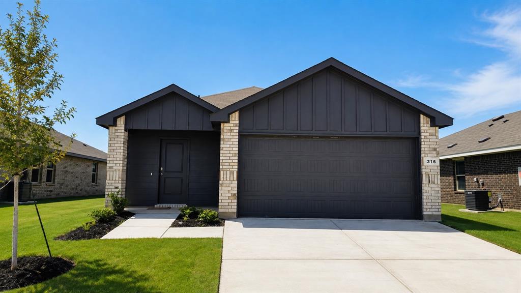 316 TRAIL Court - Photo 1