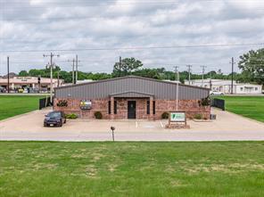 1208 N Industrial Boulevard - Photo 2