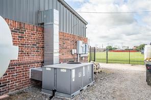 1208 N Industrial Boulevard - Photo 5
