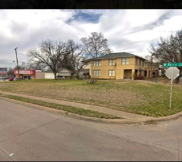 1500 W Berry Street