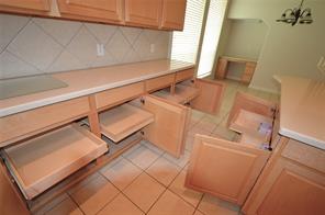 1120 Surrey Lane - Photo 18