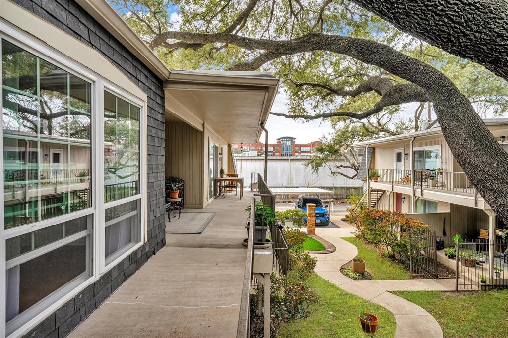 5305 Fleetwood Oaks Avenue - Photo 1