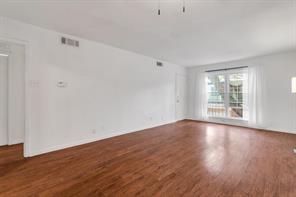 5305 Fleetwood Oaks Avenue - Photo 4