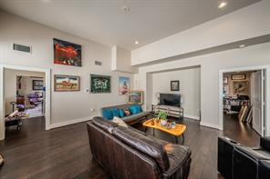 411 W 7th Street - Photo 8