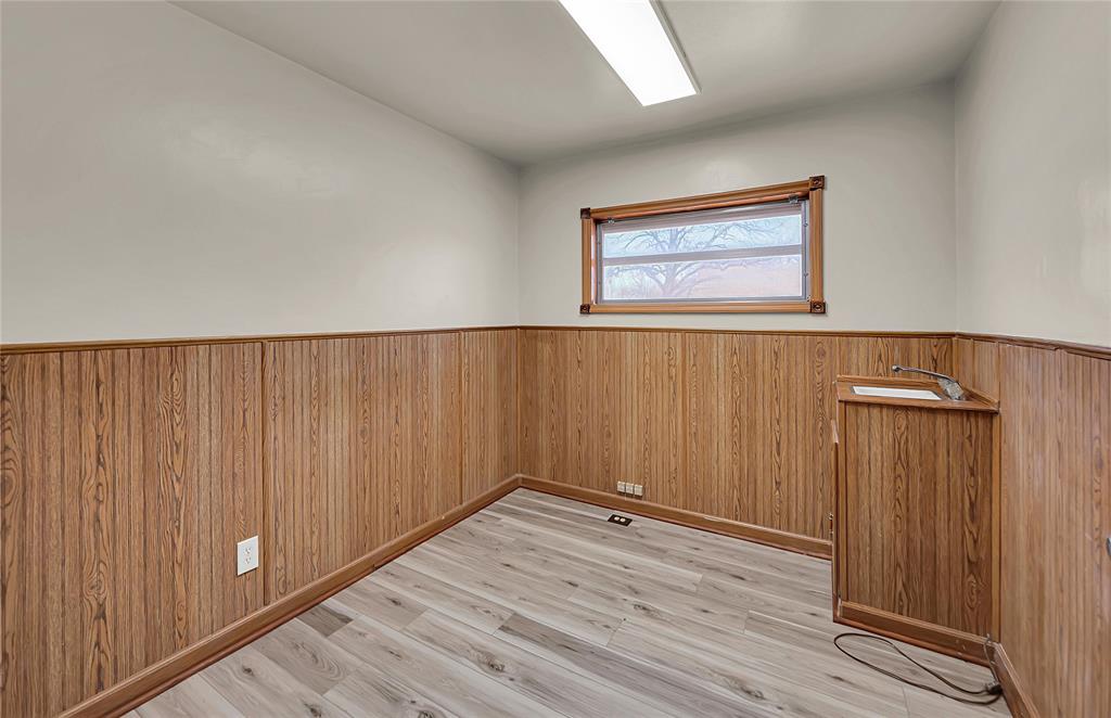 202 N Avenue G - Photo 16